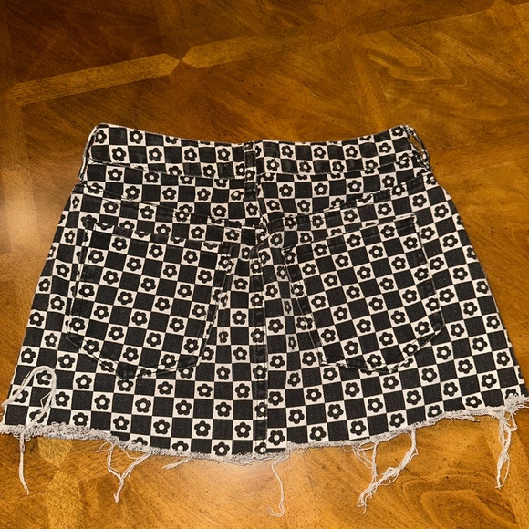 PacSun Black and White Floral Checkered Skirt - Picture 2 of 3